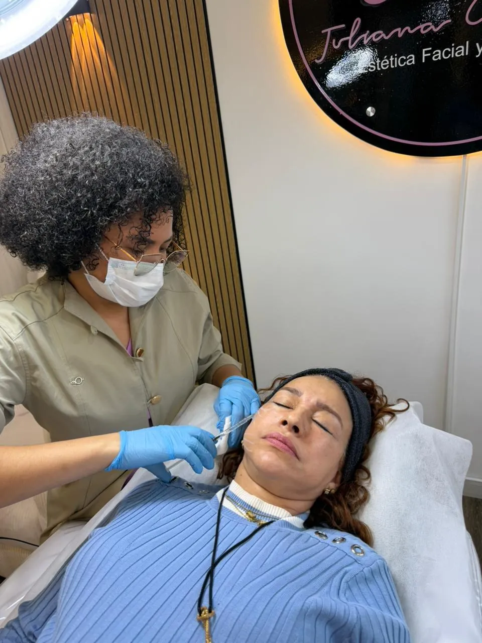 Dra. Erika Caballero en Consultorio Profesional