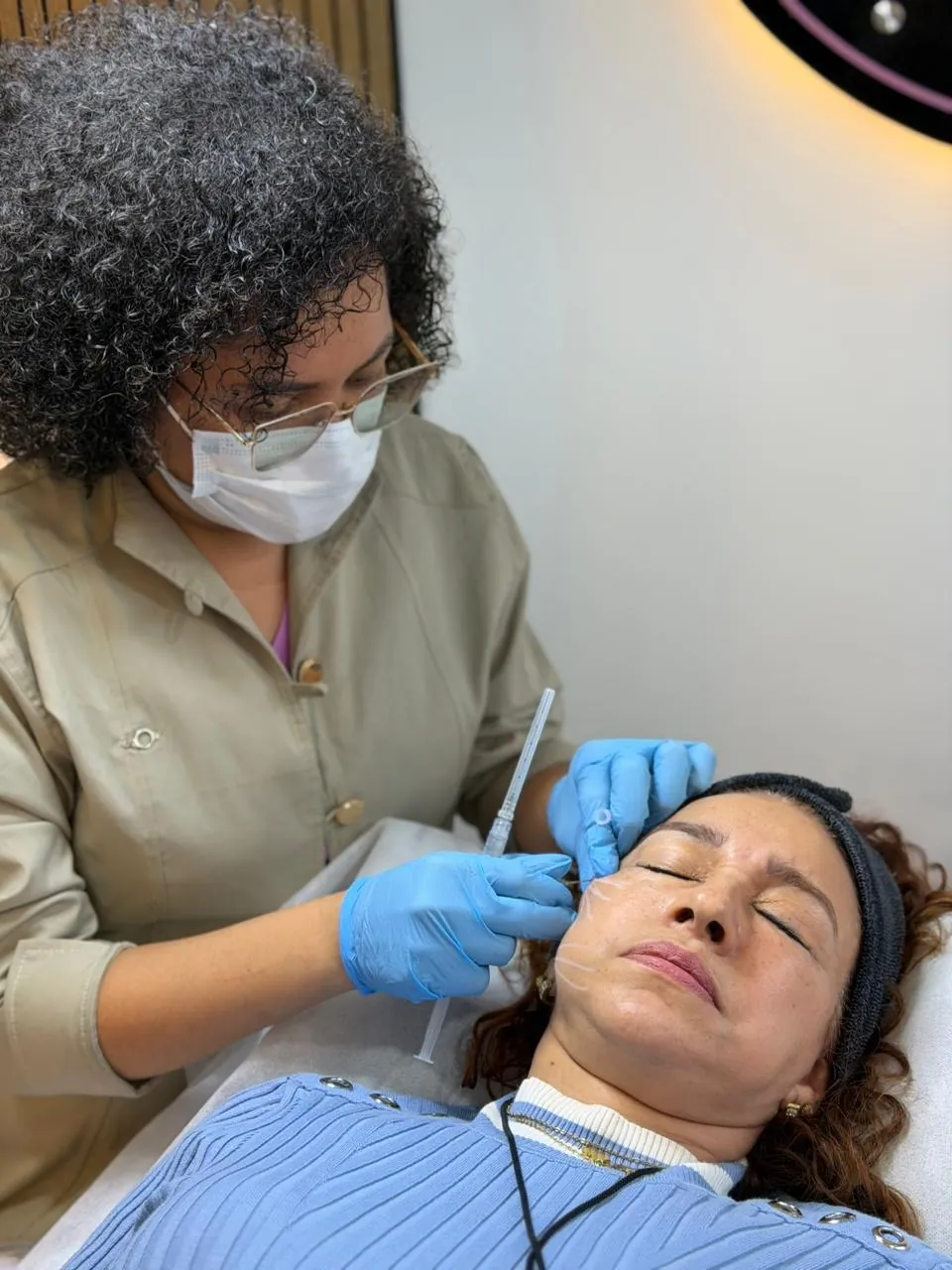 Paciente satisfecha con resultados naturales